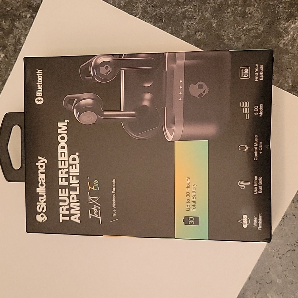 Skullcandy Bluetooth earbuds - Picture 2 of 3